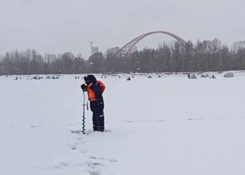 Новосибирских рыбаков предупредили о снежнице на льду