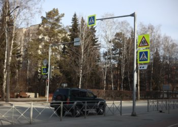 Мэр Новосибирска: Ещё на трёх улицах Академгородка модернизируют систему освещения