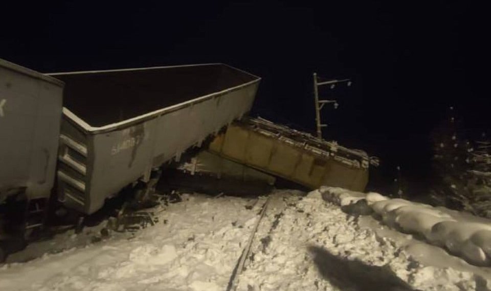 Поезд в Новосибирск задержан из-за схода вагонов в Бурятии