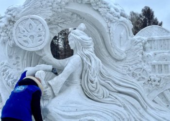 Команда из Новосибирска выиграла в конкурсе снежных скульптур