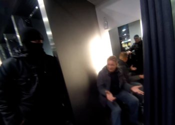 В Новосибирске голый покупатель шокировал посетителей торгового центра