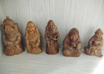 Работа шамана: коллекцию фигурок из кедра продают за 200 тысяч в Новосибирске