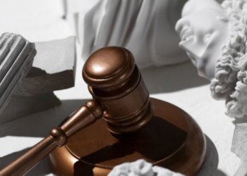 Облившая мужа кислотой жительница Новосибирской области отправится в колонию