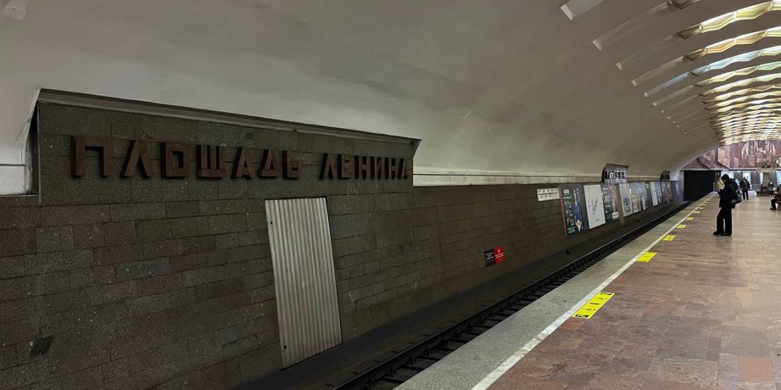 Новосибирцы в недоумении: зачем платить за жетоны картой в метро?