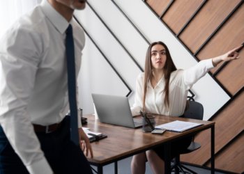 Новосибирцы объяснили, зачем матерятся на коллег