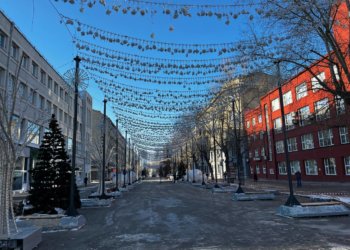 Новогодние украшения начали демонтировать в Новосибирске