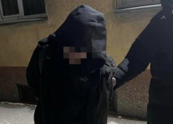 В Новосибирске мужчина украл из квартиры бустер, продукты и рюкзак