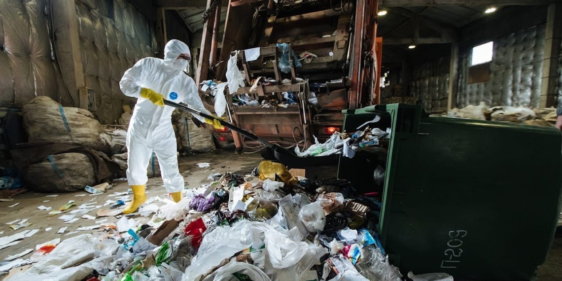 Ключи от Maybach, телескоп, Motorola и гусли: что россияне выбрасывали в мусор в 2024 году