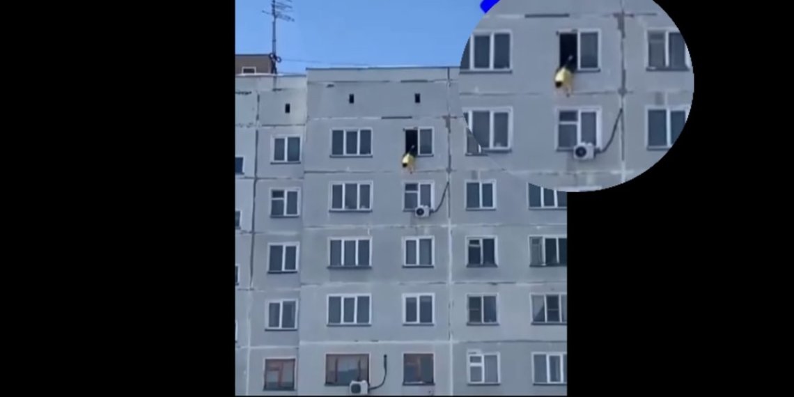 Женщина выпала из окна жилого дома в Новосибирске и погибла