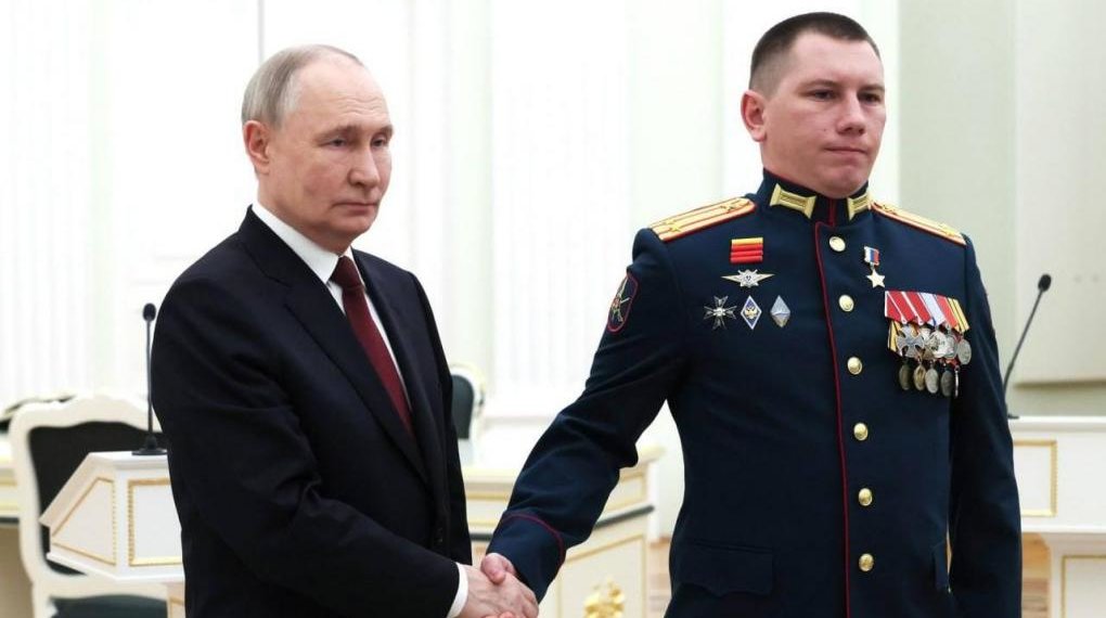 Путин вручил выпускнику НВВКУ звезду Героя России за участие в СВО