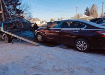 Приставы изъяли машину, приехав как покупатели к должнику в Новосибирской области