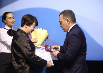 Максим Кудрявцев наградил 15 новосибирцев за содействие СВО