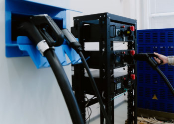 Новосибирские ученые создали устройство для диагностики электрозаправочных станций