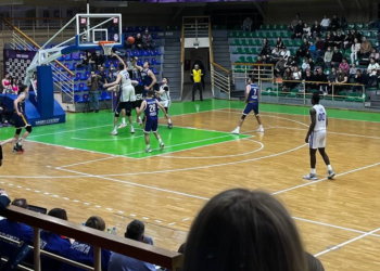 Новосибирские баскетболисты победили в домашнем матче Чемпионата России