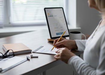 Спрос на новосибирцев вырос в 5,5 раз у работодателей из Китая