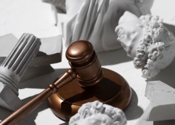 Начальник отделения «Почты России» похитила 330 тысяч рублей