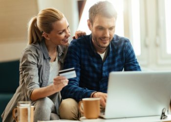 Стало известно, сколько могут сэкономить российские семьи при обслуживании в банке