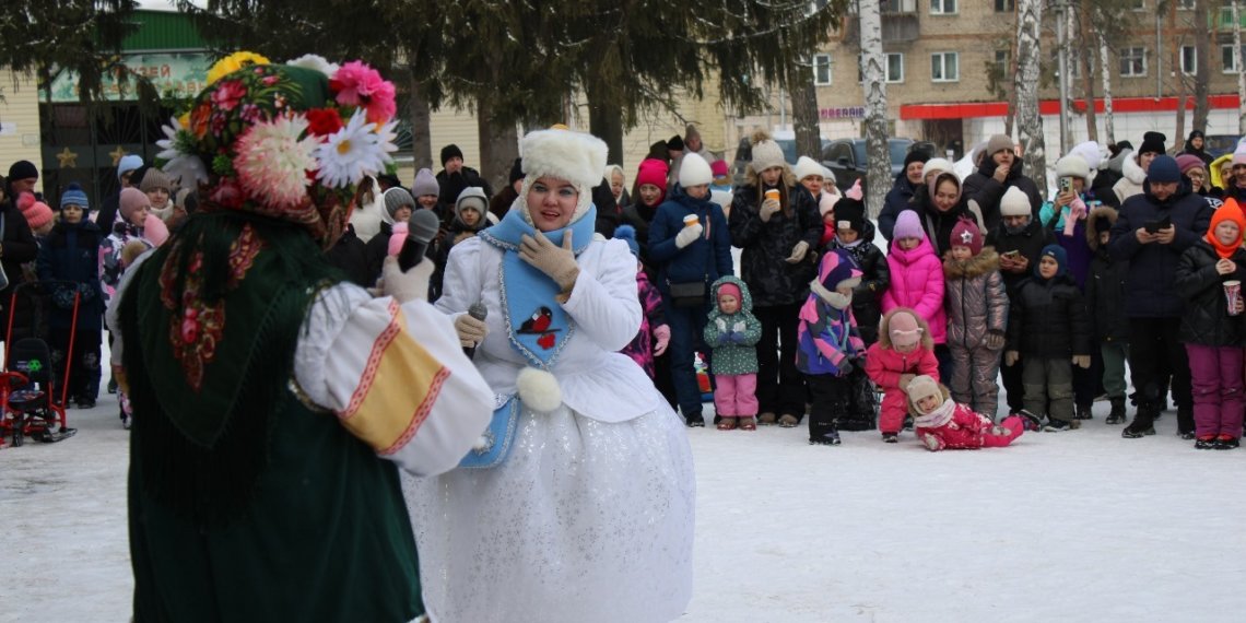 С огоньком проводили зиму — как пашинцы отметили Масленицу в Новосибирске