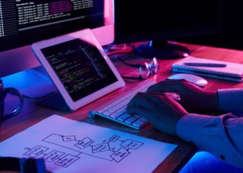 Учить программистов с помощью нейросети начали в Новосибирске