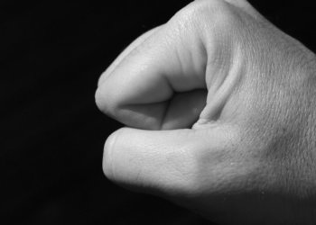 Председателя и механика колхоза осудили за избиение работников в Новосибирской области