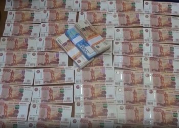 Почти 2 млн рублей потребовала от пенсионерки мошенница из Новосибирской области