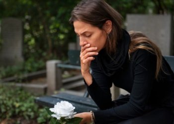 На чужом горе: как обманывают черные ритуальщики