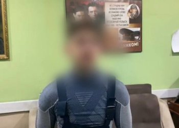 Сотрудник аэропорта Толмачево вытащил 200 тысяч рублей из чемодана пассажирки