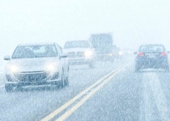 «Невероятно скользко»: новосибирцев предупредили о сложной дорожной обстановке из-за погоды