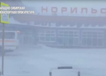 Более 300 человек застряли в аэропорту Норильска из-за метели