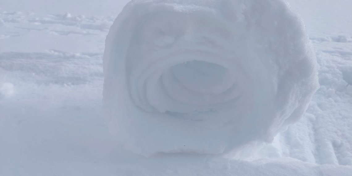 Снежные рулоны скатала погода в Республике Алтай