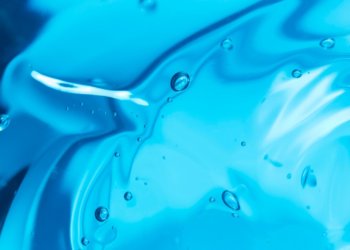 В Новосибирске у незаконных торговцев конфисковали полторы тысячи литров «незамерзайки»