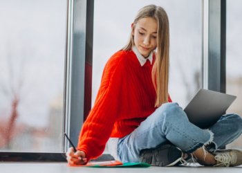 Новосибирских подростков стали чаще приглашать на работу