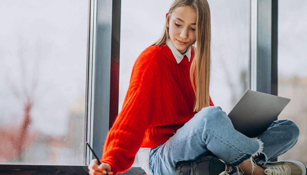 Новосибирских подростков стали чаще приглашать на работу