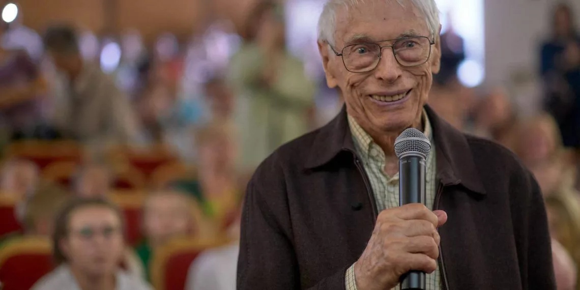 Путин присвоил композитору Александру Зацепину звание Герой Труда