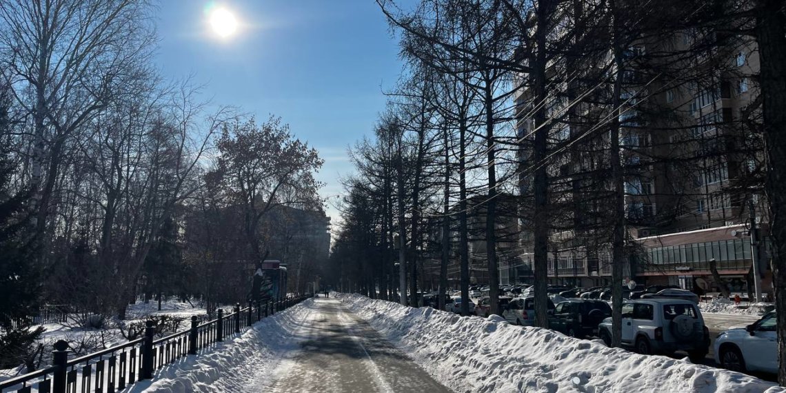 Снег и ветер пришли в Новосибирск: погода на два дня