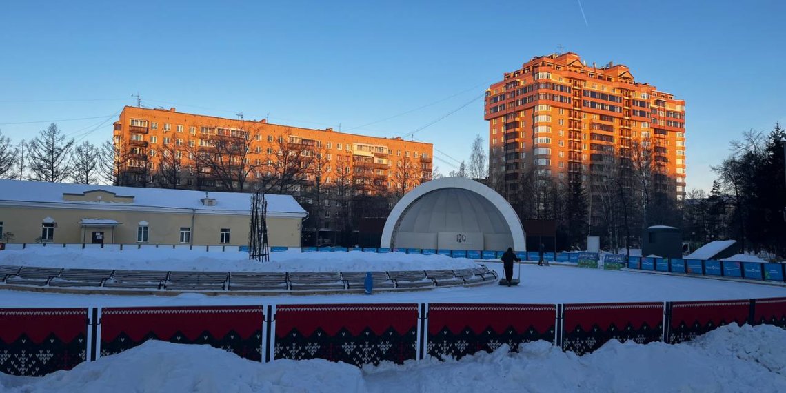 Еще два катка и горки закрывают в парках Новосибирска