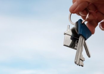 ВТБ: в феврале продажи ипотеки в России снизились более чем на треть