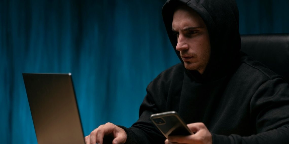 Житель Барнаула обманул продавца айфонов на маркетплейсе