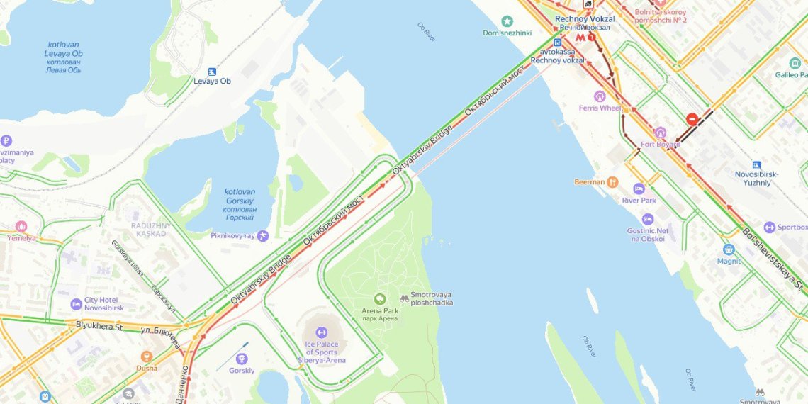 Пробка в 2,8 км собралась на Октябрьском мосту в Новосибирске