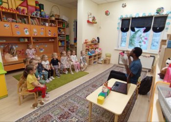 «Я люблю передавать знания»: учитель английского языка из Нигерии рассказал о работе и жизни в России