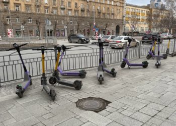 Новосибирцы теперь могут жаловаться на самокатчиков через Telegram