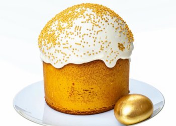 «Это проявление греха»: продажу «элитных» куличей с сусальным золотом раскритиковали в России