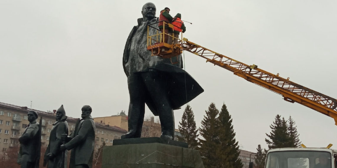 Два памятника Ленину отремонтируют в центре Новосибирска за 1,7 млн рублей