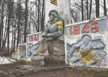 Запущенный памятник воинам ВОВ отреставрируют под Новосибирском