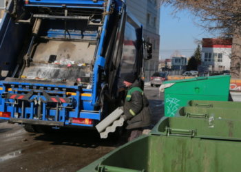 «Спецавтохозяйство» ищет операторов на вывоз ТКО из Новосибирска за 233 млн руб