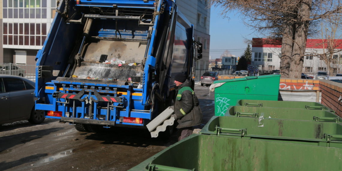 «Спецавтохозяйство» ищет операторов на вывоз ТКО из Новосибирска за 233 млн руб