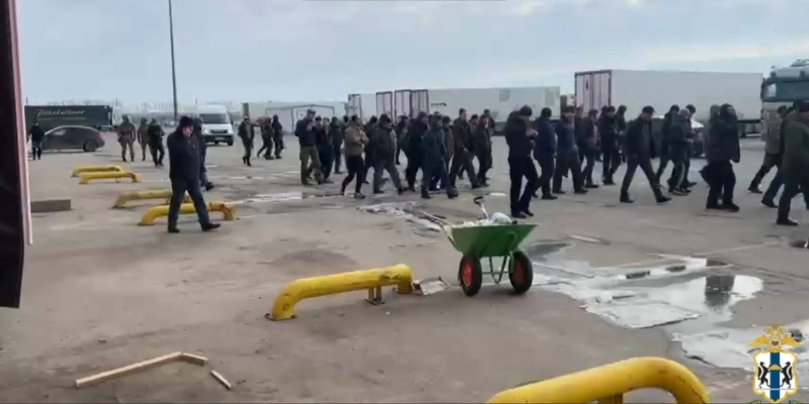 Почти 80 мигрантам запретили въезд в Новосибирскую область