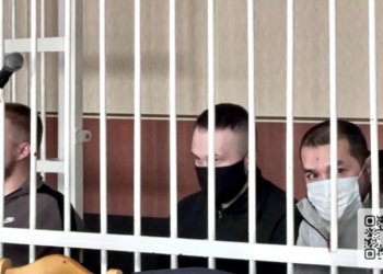 В Новосибирске начали судить вымогавших у людей деньги лжеполицейских