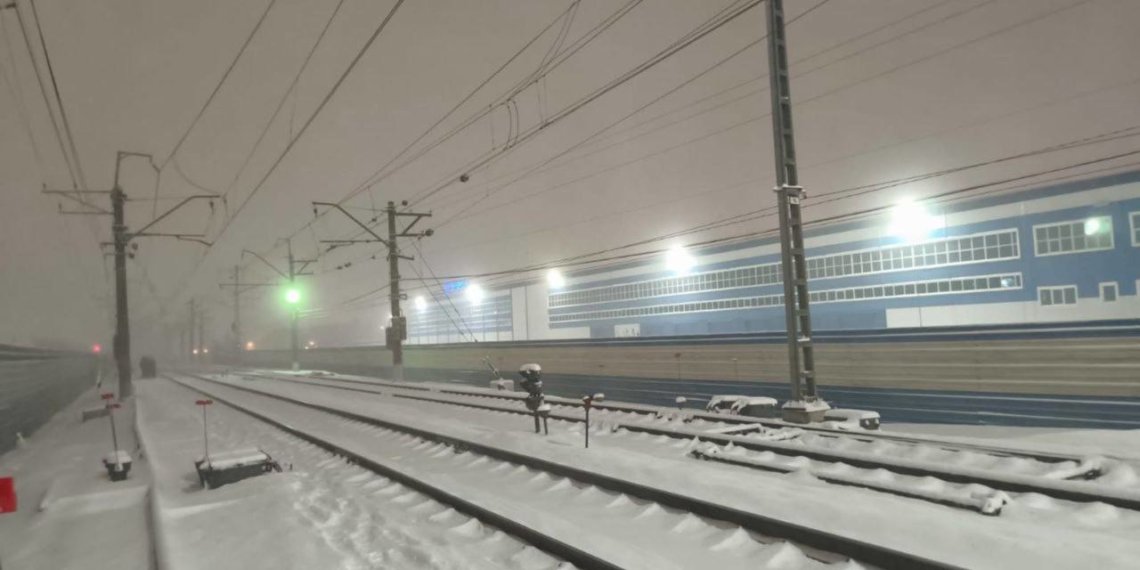 В Новосибирске поезд переехал сибиряка, лежавшего на ж/д путях