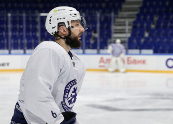 ХК «Сибирь» продлила контракт с нападающим Кириллом Рассказовым